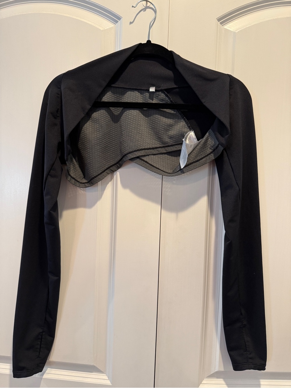 Pearl Izumi Black Long Sleeve Crop Shrug
